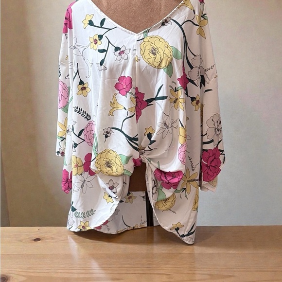 Saints & Hearts Tops - Chic Floral V-Neck Blouse 1X